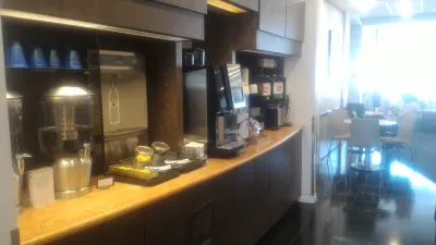 How is the United club lounge in Orlando? : Coffee machines, tea and water area