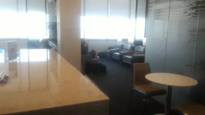 Hogyan működik az Orlando United Club lounge? : Egyedi kanapék dugókkal