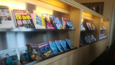 How is the United lounge SFO international airport? : Magazines and newspapers selection