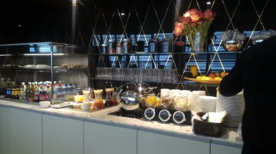 Aspire Lounge Zurich aireportuan : Buffet mugatua, hemen agertzen den gosaria