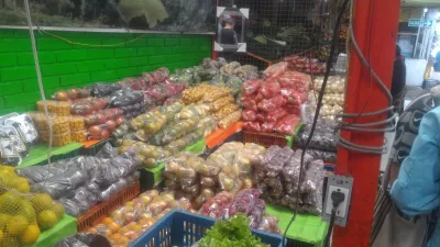 Breakfast at La Perseverancia district market : Fruit market
