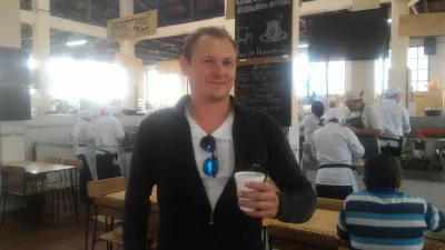 Breakfast at La Perseverancia district market : Posing in front of the painted stairs in La Perseverancia