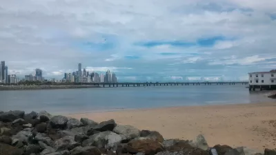 A 2 hours walk in Casco Viejo, Panama city : Pacific ocean and Panama skyline view