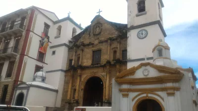 Berjalan 2 jam di Casco Viejo, kota Panama : Gereja Perawan Rahmat