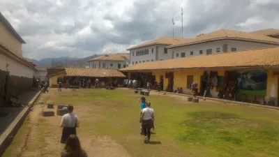 Com'è Il Tour A Piedi Gratuito A Cusco? : Piazza del mercato nascosta