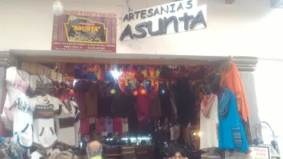 How Is The Free Walking Tour In Cusco? : Peruvian souvenir shop