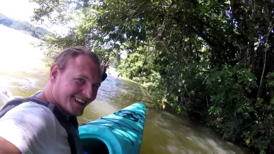 Kayak trip in Gamboa rainforest on Gatun lake : Spotting a wild sloth on kayak trip