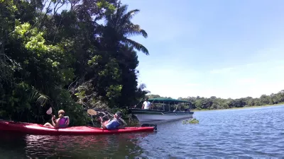 Kayak trip in Gamboa rainforest on Gatun lake : Feeding papaya to monkeys in Panama