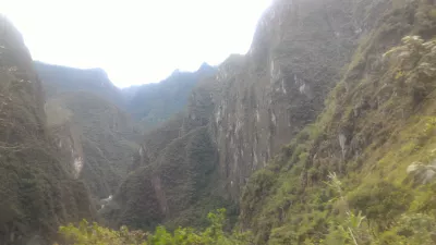 How Is A 1 Day Trip To Machu Picchu, Peru? : Mountains around Machu Picchu