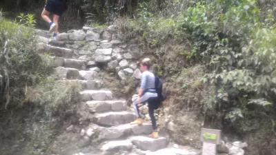 Bagaimana Perjalanan 1 Hari Ke Machu Picchu, Peru? : Tangga untuk mendaki ke Machu Picchu