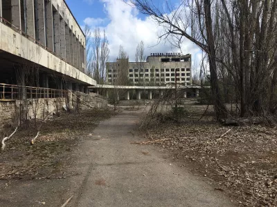 Dnevni dan Pripyata - poseta napuštenom gradu Černobilu u jednoj nuklearnoj katastrofi : Najveći hotel u gradu