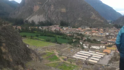 Kā Notiek Sacred Valley Peru Vienas Dienas Ceļojums? : Skats no Ollantaytambo drupas augšpuses