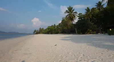 Thailand holidays part five : arrival in Koh Mook resort on Trang islands : Koh Mook island sand beach