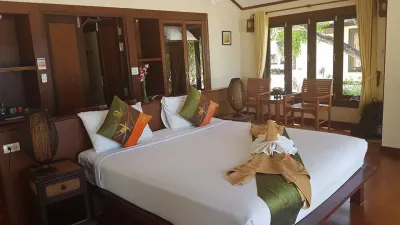 Thailand holidays part five : arrival in Koh Mook resort on Trang islands : Koh Mook accomodation beach resort bedroom