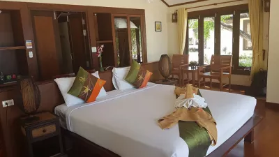 Férias de Tailândia parte cinco: chegada em Koh Mook resort em ilhas Trang : Koh Mook alojamento quarto resort praia