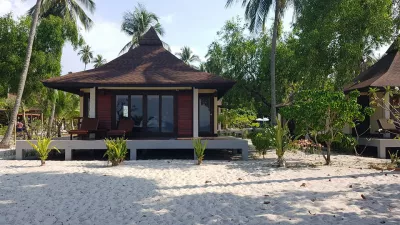 Thailand holidays part five : arrival in Koh Mook resort on Trang islands : Incredible Koh Mook bungalows on the beach
