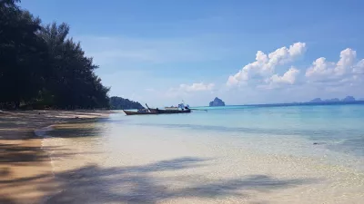 Thailändsk helgdag sju: Koh Kradan, Morakot - Smaragdgrotta : Koh mook Charlie beach