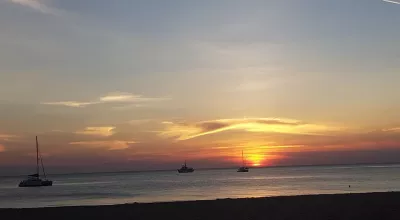 Vacances thaïe septième partie: Koh Kradan, Morakot - Grotte d'émeraude : Coucher de soleil sur une plage de Koh Kradan après la visite de la grotte d'émeraude 