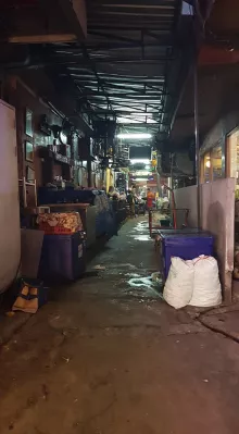 Thailand holidays: 2nd day, stroll through the streets of Bangkok : Bangkok street at night