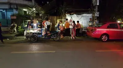 Thailand holidays: 2nd day, stroll through the streets of Bangkok : Street vendors in Bangkok at night