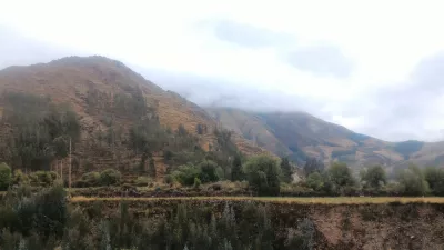 Alt Om En 1 Dages Tur På Vinicunca Regnbue Bjerg, Peru : Bjergudsigt fra lejren