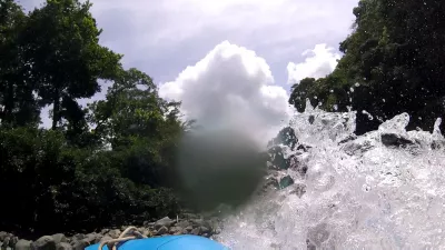 Aventurë e bardhë e ujit në rafting në lumin Mamoni Panama : Rafting aventurë Panama