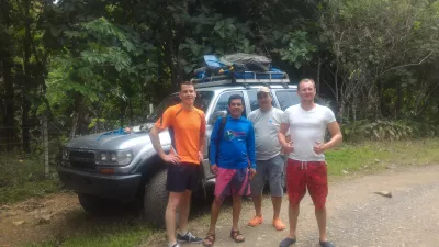 Aventura de rafting en el río Mamoni, Panamá. : Foto de grupo en el bosque lluvioso.