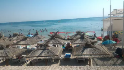 Libur pelabuhan besi Zaliznyy pelabuhan : Foto pantai pelabuhan besi dari klub pantai, pantai yang cerah dan palapas