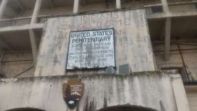 Is it worth to visit AlCatraz? AlCatraz tour review : United States penitentiary welcome sign