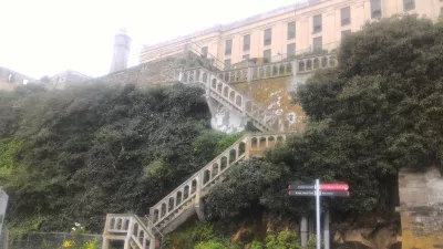 Is it worth to visit AlCatraz? AlCatraz tour review : Going up to the prison building