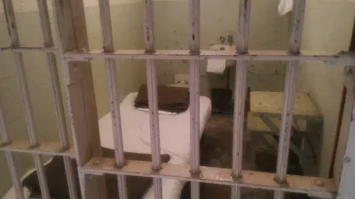 Is it worth to visit AlCatraz? AlCatraz tour review : Prison cell with bed