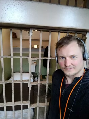 Vai ir vērts apmeklēt AlCatraz? AlCatraz ceļojumu pārskats : Selfie ieslodzījuma vietas priekšā