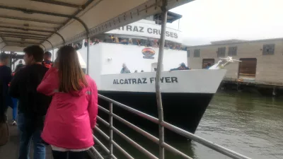 Is it worth to visit AlCatraz? AlCatraz tour review : Boarding the ferry to alkatraz