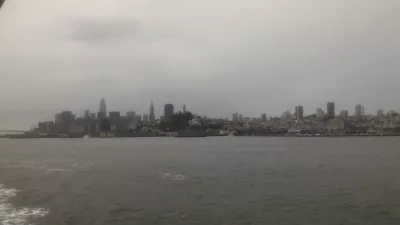 Is it worth to visit AlCatraz? AlCatraz tour review : View on San Francisco skyline from the ferry