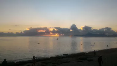 Quais são as melhores praias do Tahiti? : Pôr do sol da praia de Vaiava em Puna'Auia