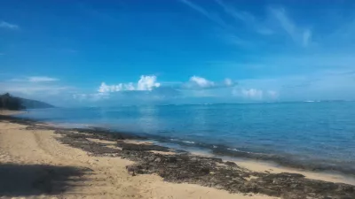 Quelles sont les meilleures plages de Tahiti? : PunaAuia plage parfaite du matin avec une eau bleu clair