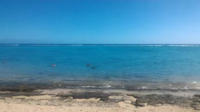 Quelles sont les meilleures plages de Tahiti? : Plage d'eau claire bleue et de sable blanc à Puna'Auia