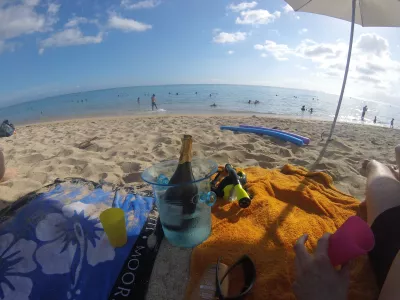 What are the best beaches in Tahiti? : Brut d'ananas pineapple sparkling wine on the beach