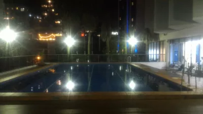 Staying at one of the best hotels near central station Brisbane, the Novotel Brisbane : Swimming pool at night
