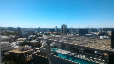 Allotjar-se en un dels millors hotels prop de l'estació central de Brisbane, el Novotel Brisbane : Vista a l’altra banda de Brisbane