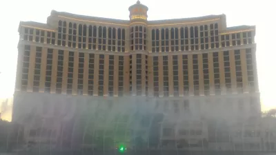 Walking on the best parts of Las Vegas strip up to the neon museum : Bellagio fountain show GOT