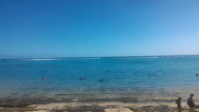 Quels sont les meilleurs endroits pour rester à Tahiti? : Une eau bleue claire et transparente sur la plage publique la plus exclusive au monde au PK18 Vaiava à Puna'Auia, Tahiti, Polonésie française
