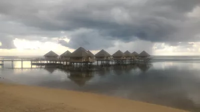 Kokios yra geriausios Tahiti vietos? : Tahiti overwater bungalow Ia Ora paplūdimio kurorte, kurį valdo Sofitel