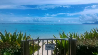 What are the best places to stay in Tahiti? : Private gate to access the best beach in Tahiti from Carlton Plage residence