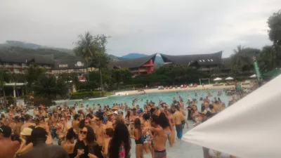 How was the best pool party in Polynesia, Bob Sinclar Tahiti? : Full swimming at party's paroxysm