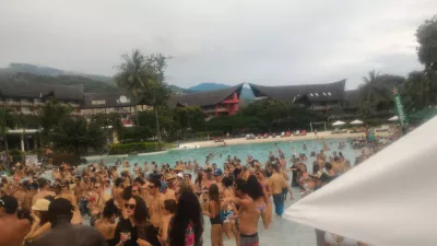 Jaký byl nejlepší bazénový párty v Polynésii, Bob Sinclar Tahiti? : Plné plavání na party paroxysm