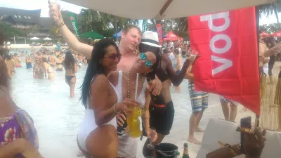 How was the best pool party in Polynesia, Bob Sinclar Tahiti? : Meeting new people during the show