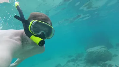 Najboljša plaža za snorklanje v raju Tahiti lagune : Podvodno snorklanje na rajski plaži Tahiti Tahiti