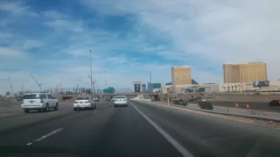 Brunch au parc à conteneurs Las Vegas et sa mante religieuse : Conduire le long du strip