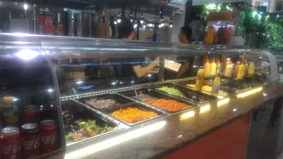 Unde să găsești mâncare ieftină în Brisbane? Un ghid către cele mai bune locuri pentru a mânca în Brisbane : $ 16 contor Kebab în mall-ul Queen Street